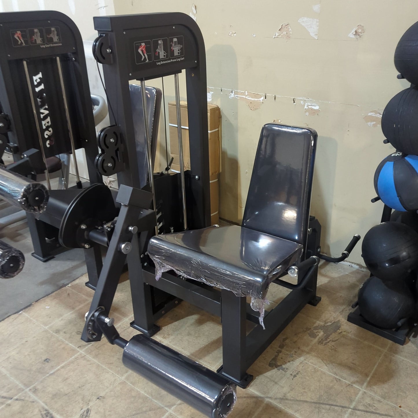 SFE Commercial Leg Extension Prone Leg Curl Combo w/250lb Weight Stack - top view with seat adjustment